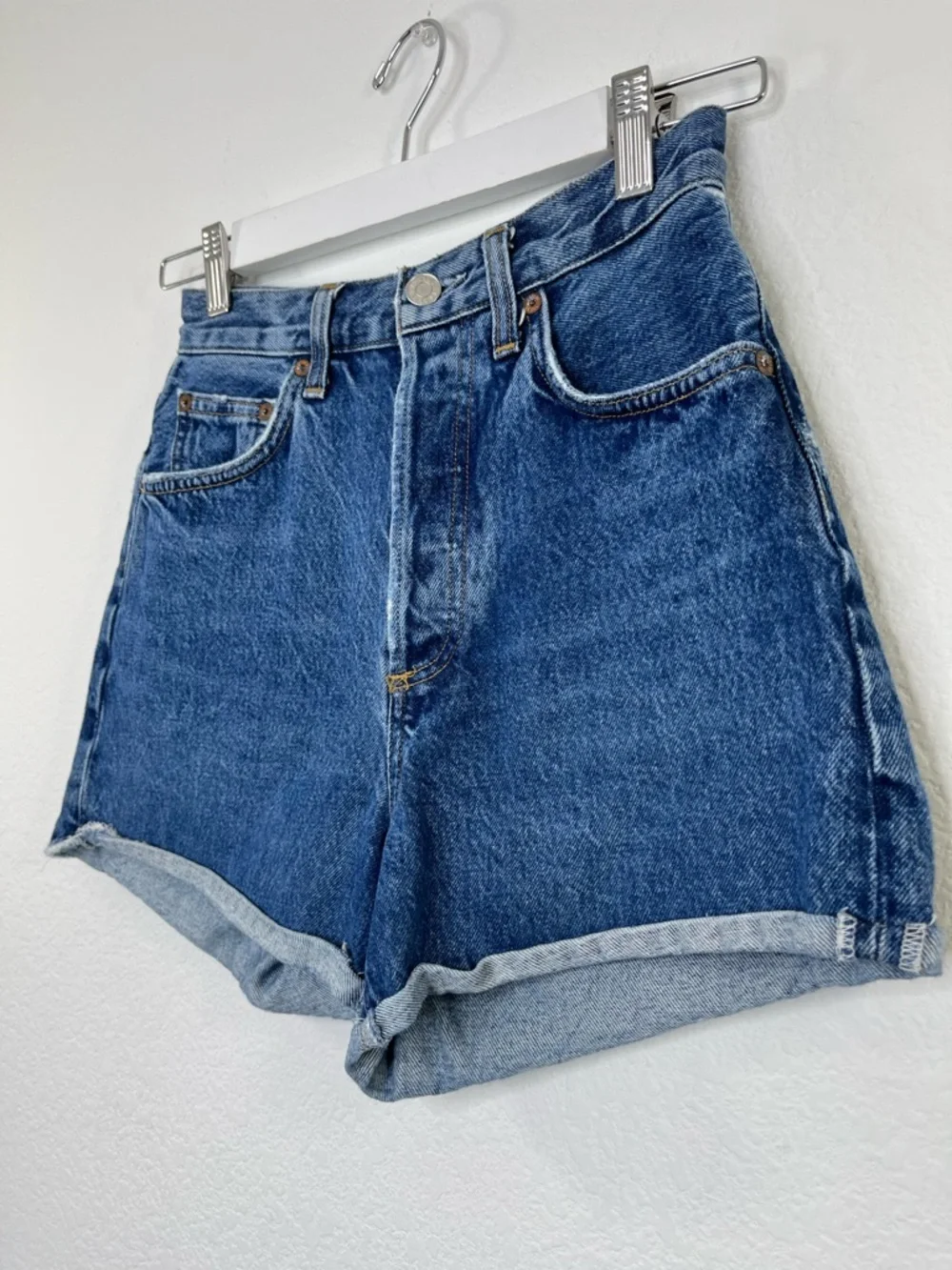 Agolde High-Waist Indigo Rolled-Hem Denim Shorts - Picture 3 of 9